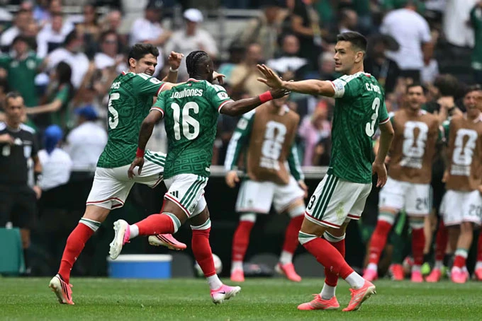 Julian Quinones đi vào lịch sử với bàn thắng đầu tiên tại World Cup 2026 Julian Quinones đi vào lịch sử với bàn thắng đầu tiên tại World Cup 2026