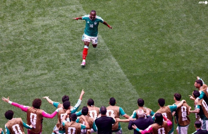 Julian Quinones đi vào lịch sử với bàn thắng đầu tiên tại World Cup 2026 Julian Quinones đi vào lịch sử với bàn thắng đầu tiên tại World Cup 2026