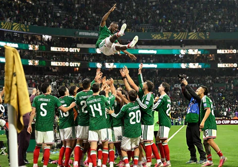 Julian Quinones, 'kẻ vượt mặt Ronaldo' giúp Mexico phá dớp Julian Quinones, 'kẻ vượt mặt Ronaldo' giúp Mexico phá dớp