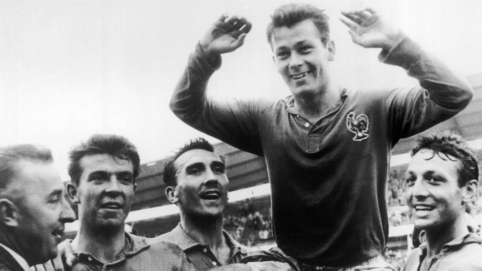Just Fontaine và kỷ lục thách thức cả nhân loại Just Fontaine và kỷ lục thách thức cả nhân loại