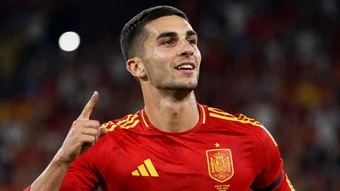 Khi 'Cá mập' Ferran Torres bắt đầu ngửi thấy mùi máu