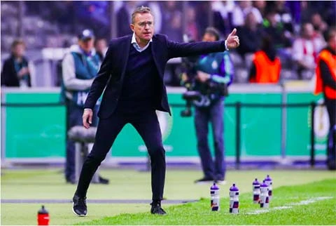 Khi 'giáo sư viển vông' Rangnick thách thức nhà vô địch châu Âu! Khi 'giáo sư viển vông' Rangnick thách thức nhà vô địch châu Âu!