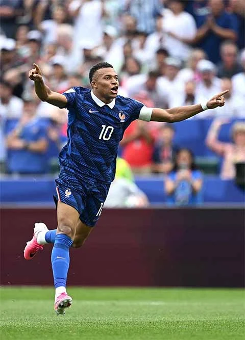 Kỷ lục 13 bàn của Just Fontaine có thể bị xô đổ tại World Cup 2026? Kỷ lục 13 bàn của Just Fontaine có thể bị xô đổ tại World Cup 2026?