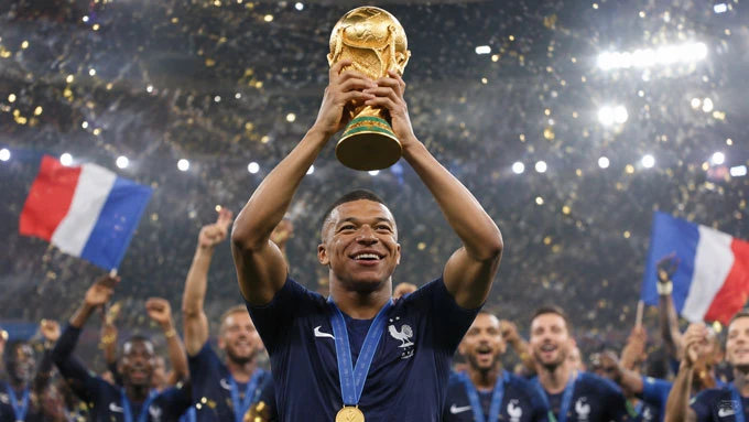 Kylian Mbappe: 'Giành cúp quan trọng hơn phá kỷ lục ghi bàn' Kylian Mbappe: 'Giành cúp quan trọng hơn phá kỷ lục ghi bàn'