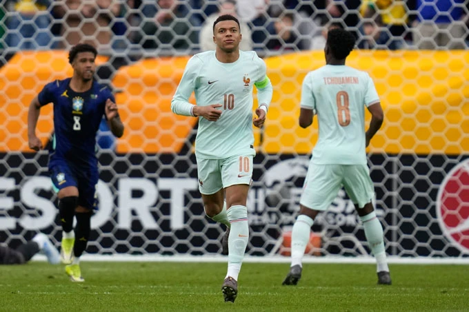 Kylian Mbappe hướng tới cột mốc lịch sử ở trận gặp Colombia Kylian Mbappe hướng tới cột mốc lịch sử ở trận gặp Colombia