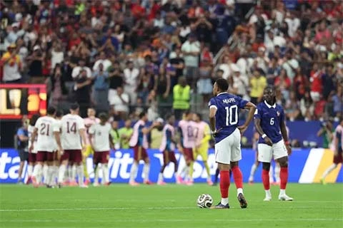 Kylian Mbappe và cú ngã trước ngưỡng cửa bất tử