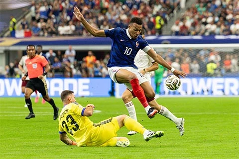 Kylian Mbappe và cú ngã trước ngưỡng cửa bất tử