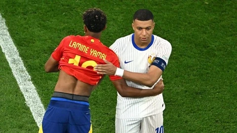 Lamine Yamal còn lâu mới bằng được Kylian Mbappe Lamine Yamal còn lâu mới bằng được Kylian Mbappe