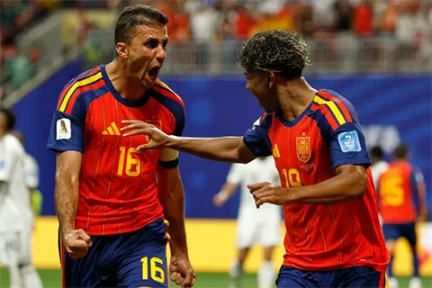Lamine Yamal và lời đáp trả hoàn hảo dành cho CĐV Saudi Arabia Lamine Yamal và lời đáp trả hoàn hảo dành cho CĐV Saudi Arabia