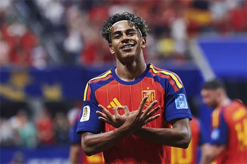Lamine Yamal và lời đáp trả hoàn hảo dành cho CĐV Saudi Arabia Lamine Yamal và lời đáp trả hoàn hảo dành cho CĐV Saudi Arabia
