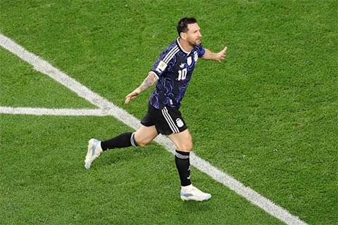Lionel Messi chơi bóng thế nào vào năm 7 tuổi? Lionel Messi chơi bóng thế nào vào năm 7 tuổi?
