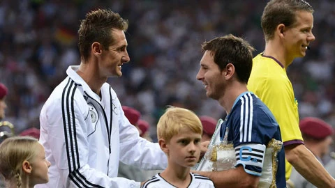 Lionel Messi có hành động cực nhân văn sau khi san bằng kỷ lục World Cup Lionel Messi có hành động cực nhân văn sau khi san bằng kỷ lục World Cup