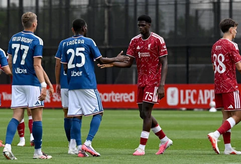 Liverpool bị Como cầm hòa 0-0, hàng công gây thất vọng Liverpool bị Como cầm hòa 0-0, hàng công gây thất vọng