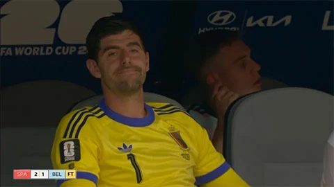 Lời thú nhận của Courtois thổi bùng tranh cãi về tuyển Bỉ Lời thú nhận của Courtois thổi bùng tranh cãi về tuyển Bỉ