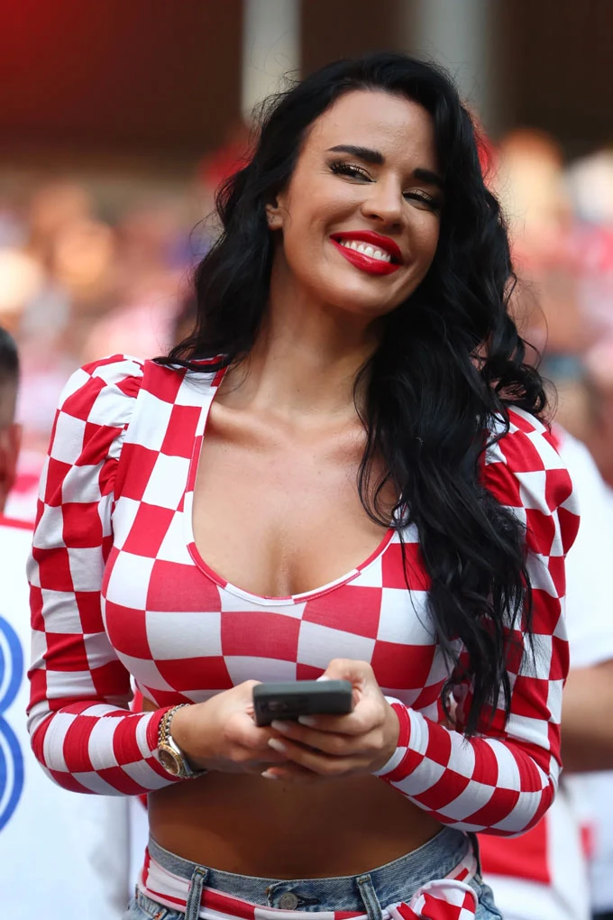 Mỹ nhân Croatia gây sốt với màn 'xé lưới' tuyển Anh Mỹ nhân Croatia gây sốt với màn 'xé lưới' tuyển Anh