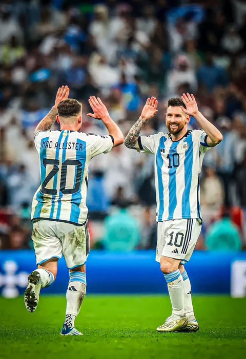 Mac Allister: 'Sẽ không bao giờ có Messi thứ hai' Mac Allister: 'Sẽ không bao giờ có Messi thứ hai'