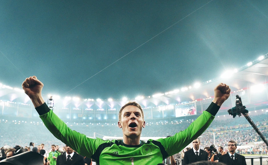 Manuel Neuer viết lại định nghĩa thủ môn