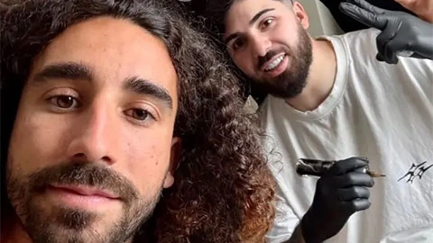 Marc Cucurella giữ đúng lời hứa với HLV De la Fuente sau khi vô địch World Cup 2026 Marc Cucurella giữ đúng lời hứa với HLV De la Fuente sau khi vô địch World Cup 2026