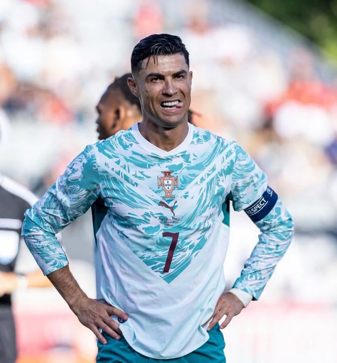 Martinez: 'Ronaldo không chia tay Bồ Đào Nha ở trận gặp Nigeria' Martinez: 'Ronaldo không chia tay Bồ Đào Nha ở trận gặp Nigeria'