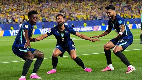 Matheus Cunha và 'con sóng' đưa Brazil tiến lên Matheus Cunha và 'con sóng' đưa Brazil tiến lên