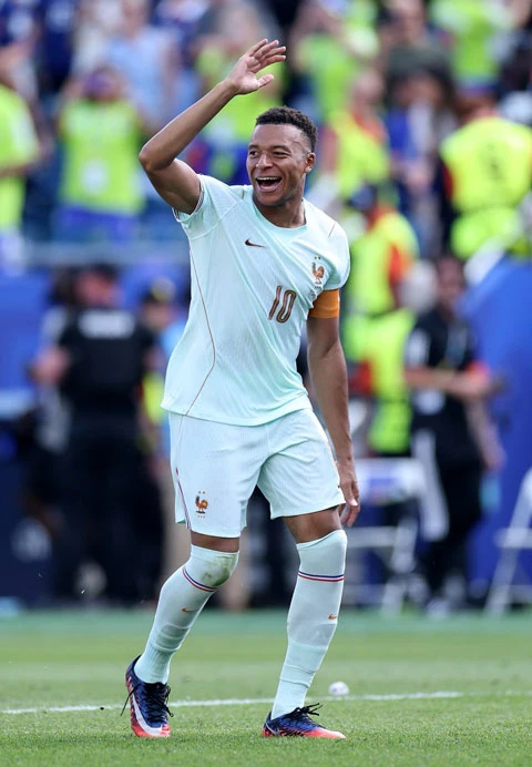 Mbappe khiến tuyển Pháp thót tim Mbappe khiến tuyển Pháp thót tim