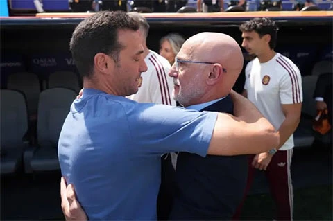 Messi có hành động bất thường trước chung kết, Scaloni lên tiếng bác bỏ