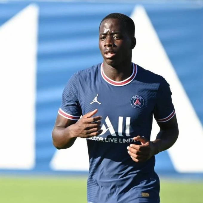 Messi gặp lại người quen cũ ở đội tuyển... Mauritania Messi gặp lại người quen cũ ở đội tuyển... Mauritania