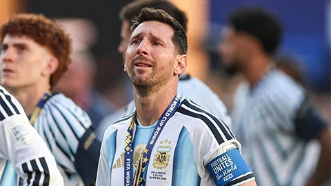 Messi giã từ đội tuyển Argentina Messi giã từ đội tuyển Argentina