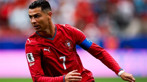 Messi gọi lớn nhưng Ronaldo câm lặng Messi gọi lớn nhưng Ronaldo câm lặng