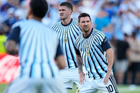 Messi lỡ buổi tập của Argentina trước trận gặp Anh Messi lỡ buổi tập của Argentina trước trận gặp Anh
