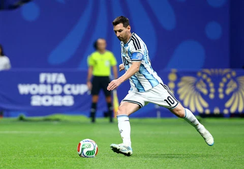 Messi thực sự làm gì trong những phút đi bộ trên sân ở World Cup 2026? Messi thực sự làm gì trong những phút đi bộ trên sân ở World Cup 2026?