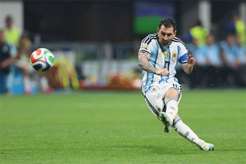 Messi tức giận vì suýt khiến Argentina trở thành cựu vương World Cup Messi tức giận vì suýt khiến Argentina trở thành cựu vương World Cup