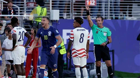 Messi vô can, Balogun lĩnh án: Công bằng ở đâu? Messi vô can, Balogun lĩnh án: Công bằng ở đâu?
