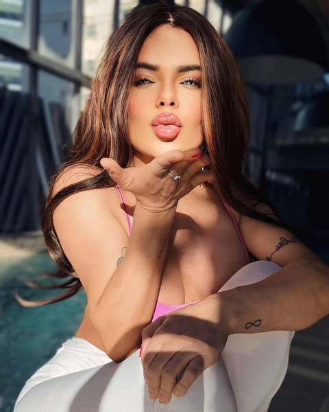 Miss BumBum hứa sẽ ‘táo bạo hơn nữa’ với Messi Miss BumBum hứa sẽ ‘táo bạo hơn nữa’ với Messi