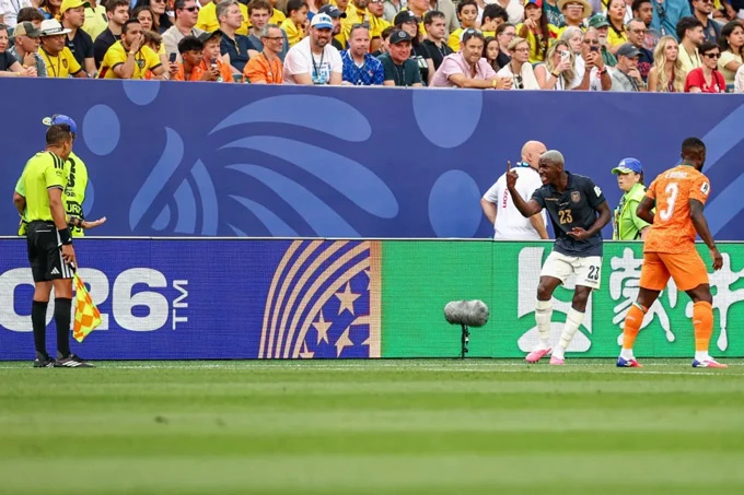 Moises Caicedo trở thành nạn nhân đầu tiên của luật mới tại World Cup 2026
