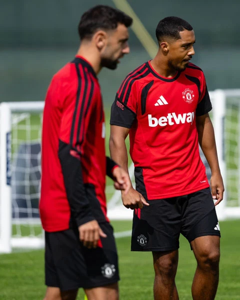 MU & dấu hỏi lớn với đội trưởng Bruno Fernandes MU & dấu hỏi lớn với đội trưởng Bruno Fernandes