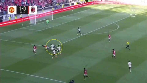 MU của Carrick bắt đầu... gây cười MU của Carrick bắt đầu... gây cười
