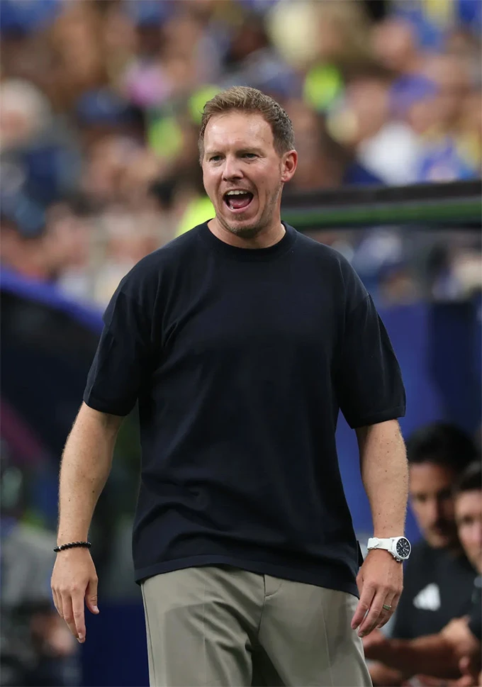 Nagelsmann được ca ngợi khi dùng 'chiến thuật lạ' giữa giờ nghỉ Nagelsmann được ca ngợi khi dùng 'chiến thuật lạ' giữa giờ nghỉ
