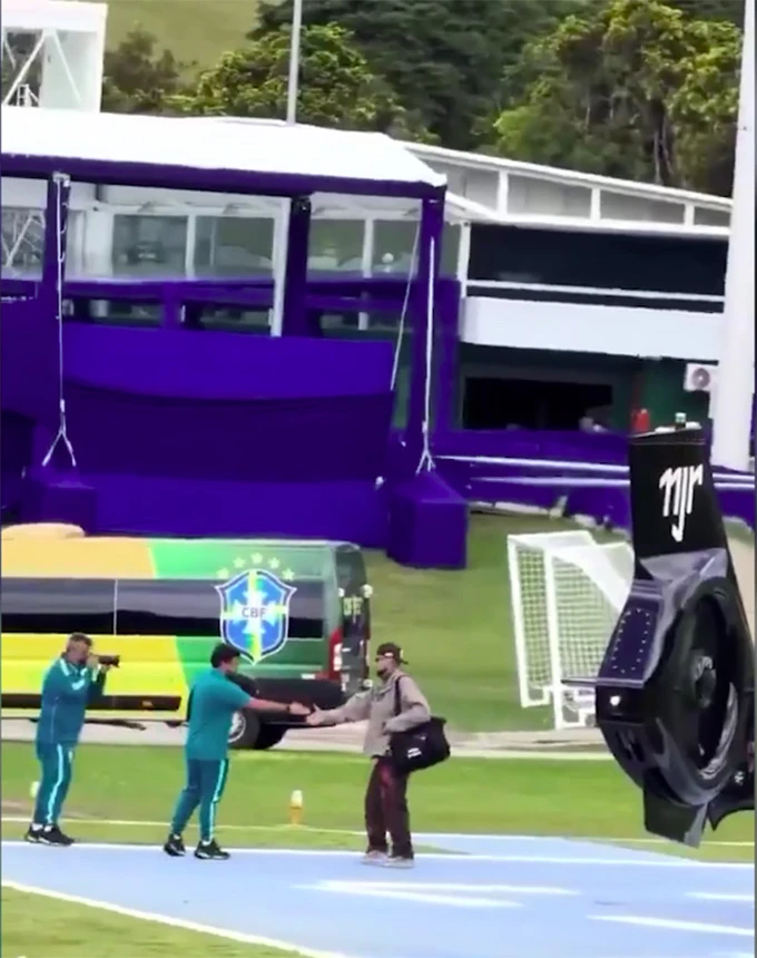 Neymar gây lo ngại ngay từ đầu đợt tập huấn của ĐT Brazil Neymar gây lo ngại ngay từ đầu đợt tập huấn của ĐT Brazil