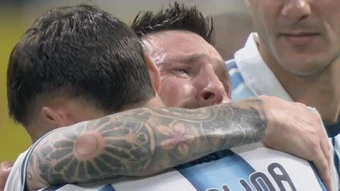 Ngẩng cao đầu nhé, Ai Cập, các bạn đã khiến Messi phải khóc