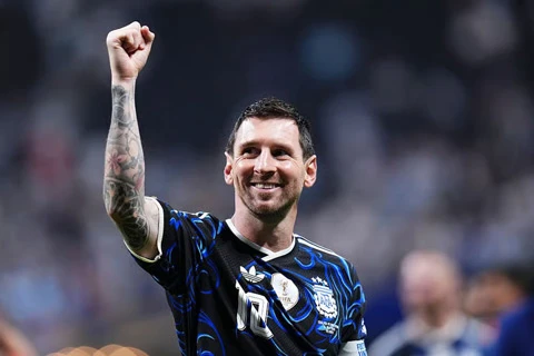 Người Anh ngả mũ trước Messi: 'Cầu thủ vĩ đại nhất mọi thời đại' Người Anh ngả mũ trước Messi: 'Cầu thủ vĩ đại nhất mọi thời đại'