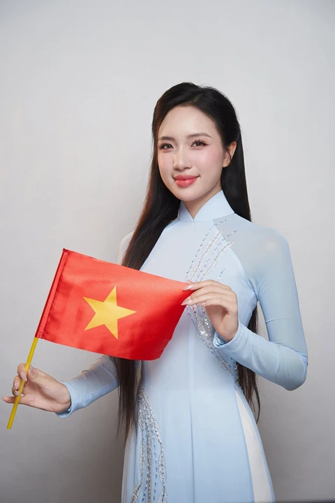 Người đẹp sở hữu hình thể 'đồng hồ cát' cổ vũ Ai Cập Người đẹp sở hữu hình thể 'đồng hồ cát' cổ vũ Ai Cập