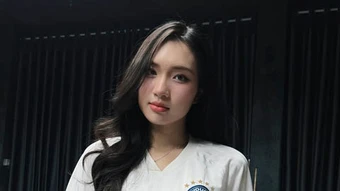 Người đẹp sở hữu hình thể 'đồng hồ cát' cổ vũ Ai Cập