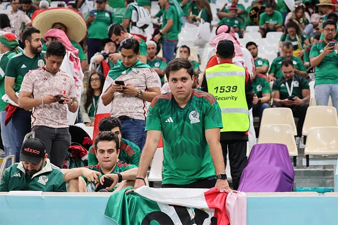 Người Mexico và nỗi đau World Cup: Càng yêu, càng đau đớn! Người Mexico và nỗi đau World Cup: Càng yêu, càng đau đớn!