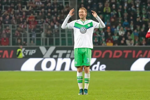 Nicklas Bendtner: Tự phong 'Lord', tự trao Quả Bóng Vàng và cuộc đời ngông cuồng của 'bad boy' Arsenal Nicklas Bendtner: Tự phong 'Lord', tự trao Quả Bóng Vàng và cuộc đời ngông cuồng của 'bad boy' Arsenal