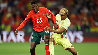Nuno Mendes bỏ túi Lamine Yamal như chiếc kẹo