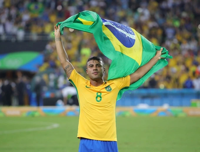Rafinha: 'Nếu Brazil gặp Tây Ban Nha ở chung kết, nhà tôi chắc sẽ loạn mất' Rafinha: 'Nếu Brazil gặp Tây Ban Nha ở chung kết, nhà tôi chắc sẽ loạn mất'