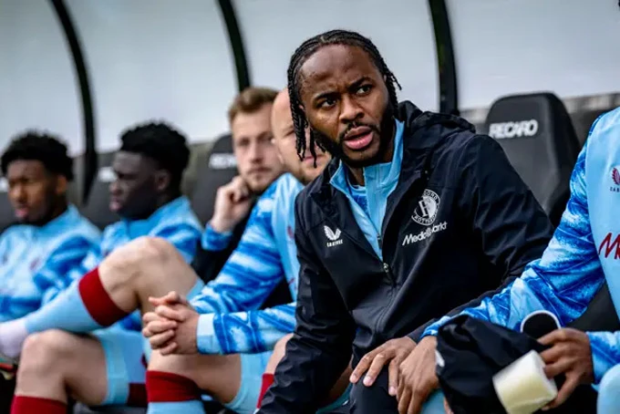 Raheem Sterling bị Feyenoord ruồng bỏ chỉ sau vài tháng Raheem Sterling bị Feyenoord ruồng bỏ chỉ sau vài tháng