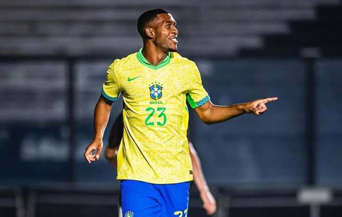 Rayan, từ 'cái tên vô danh' đến niềm hy vọng mới của Brazil Rayan, từ 'cái tên vô danh' đến niềm hy vọng mới của Brazil