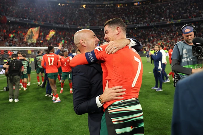 Roberto Martinez: ‘Chúng ta phải chấp nhận luôn xảy ra tranh luận vì chỉ có một Cristiano Ronaldo’